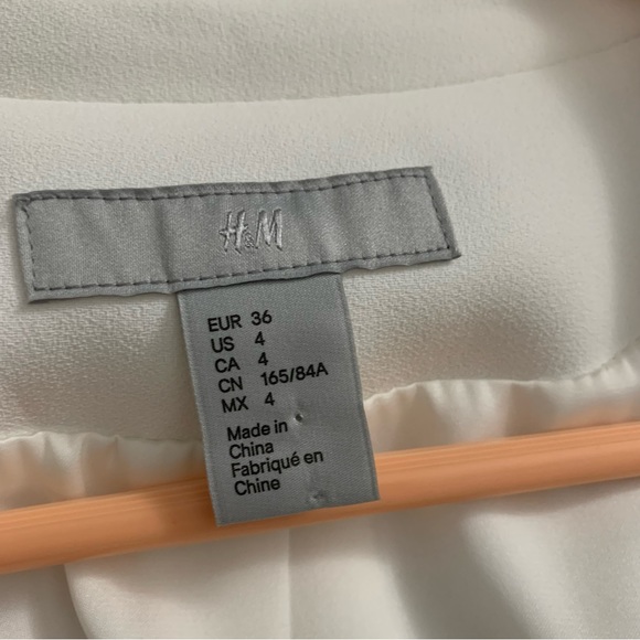 NWOT-H&M White Blazer with front tie and 3/4 Ruched Sleeves. Size 4 - Picture 12 of 12